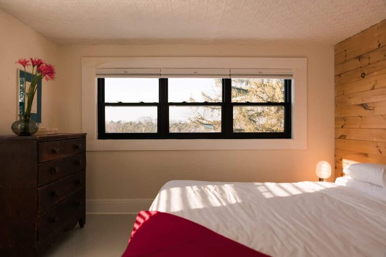 A Design-Led Country Home Near Sandbanks and East Lake - Cherry Valley, Canada