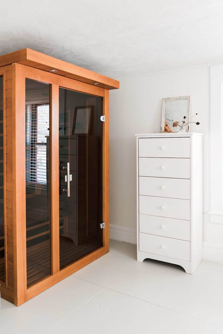 A Design-Led Country Home Near Sandbanks and East Lake - Cherry Valley, Canada