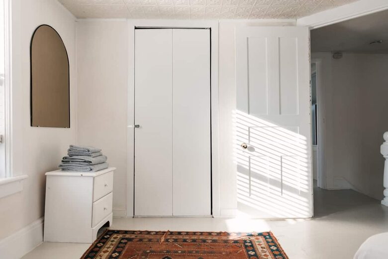 A Design-Led Country Home Near Sandbanks and East Lake - Cherry Valley, Canada