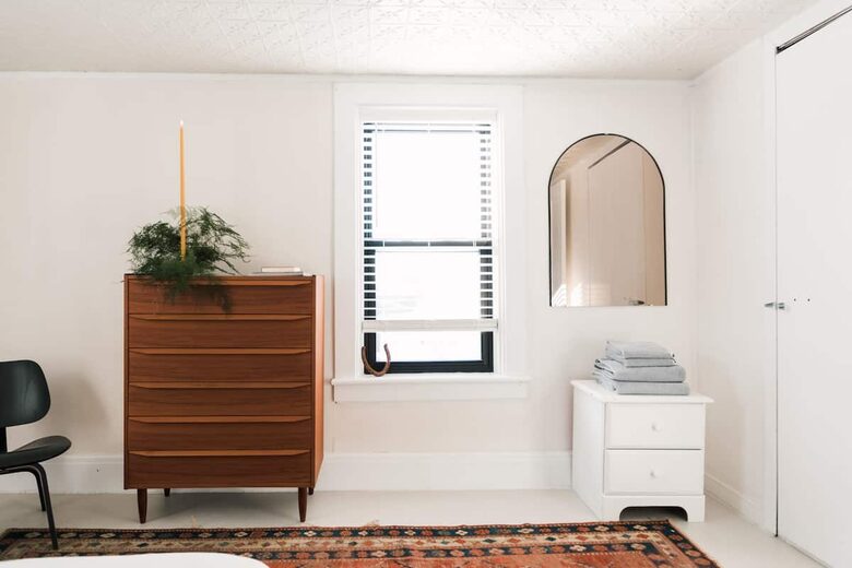 A Design-Led Country Home Near Sandbanks and East Lake - Cherry Valley, Canada