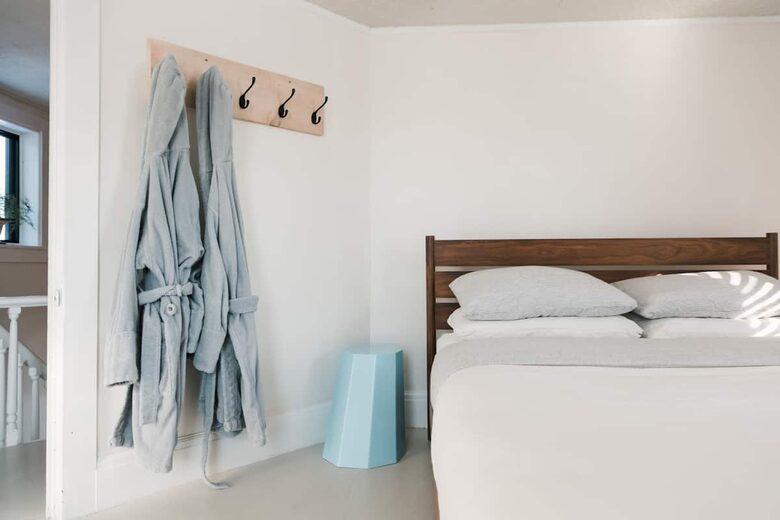 A Design-Led Country Home Near Sandbanks and East Lake - Cherry Valley, Canada