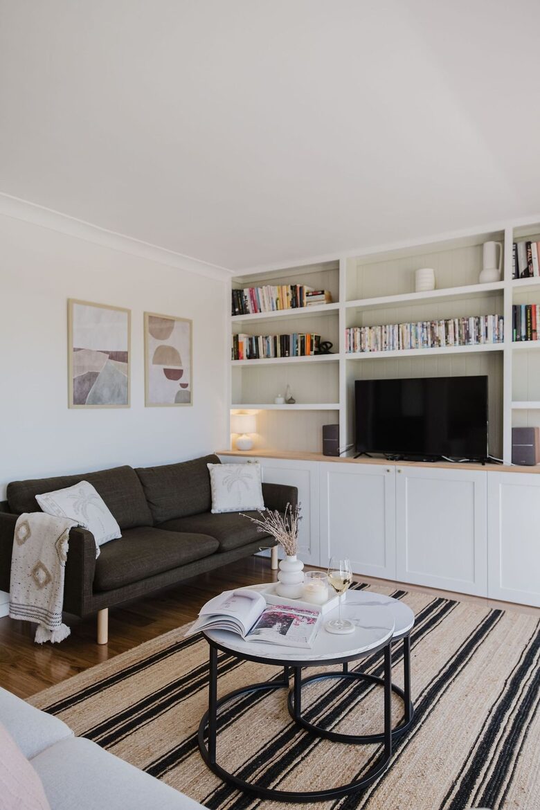 Light-Filled Coastal Living in Mollymook Beach - Mollymook Beach, Australia