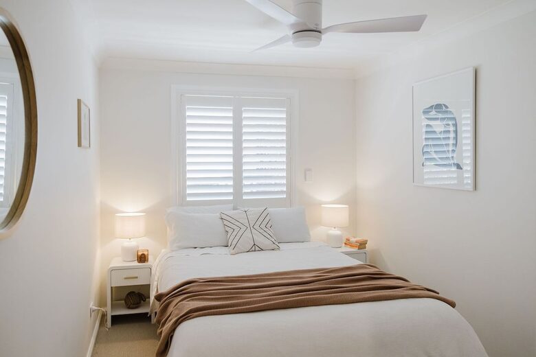 Light-Filled Coastal Living in Mollymook Beach - Mollymook Beach, Australia