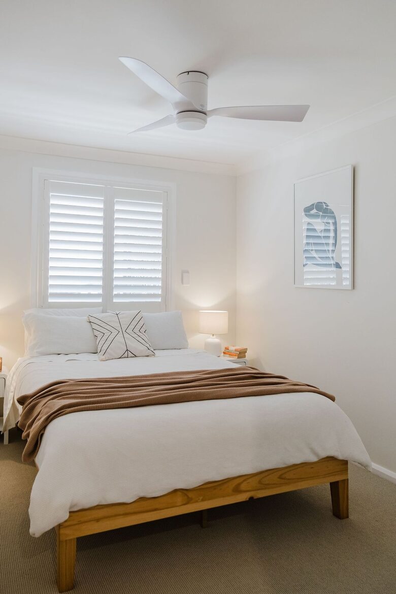 Light-Filled Coastal Living in Mollymook Beach - Mollymook Beach, Australia