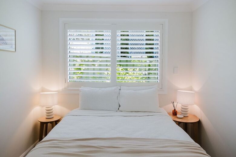 Light-Filled Coastal Living in Mollymook Beach - Mollymook Beach, Australia