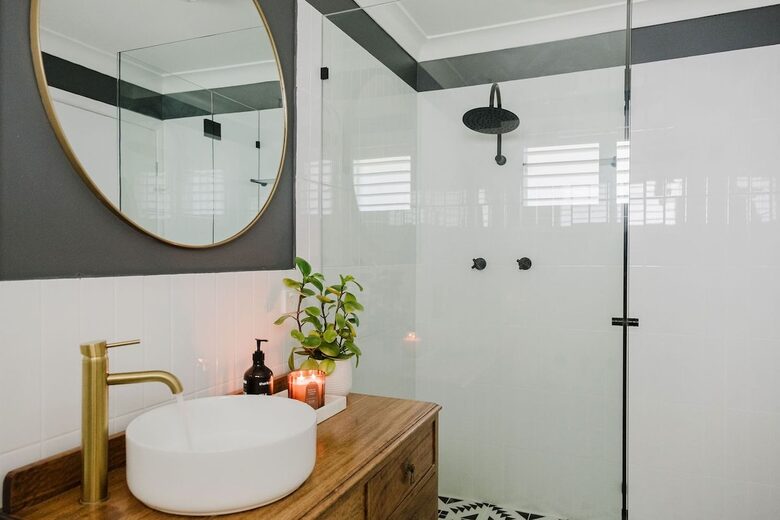 Light-Filled Coastal Living in Mollymook Beach - Mollymook Beach, Australia