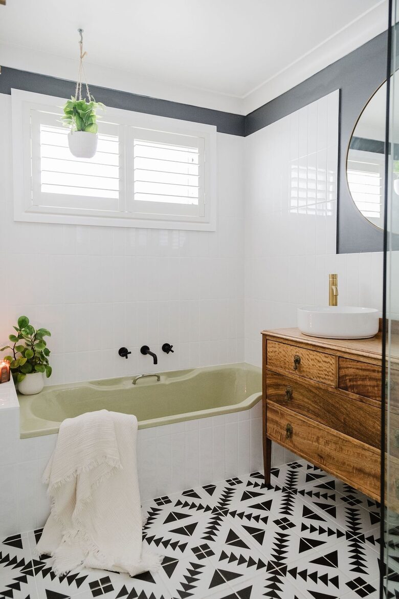 Light-Filled Coastal Living in Mollymook Beach - Mollymook Beach, Australia