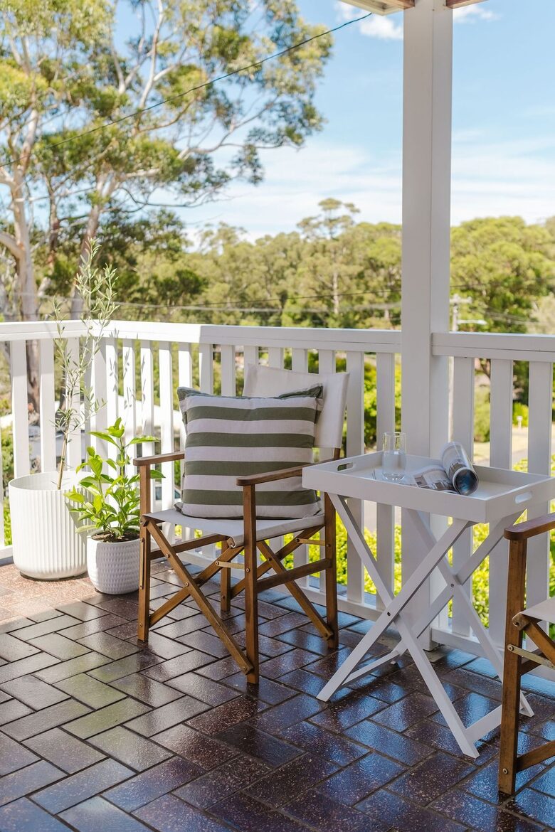 Light-Filled Coastal Living in Mollymook Beach - Mollymook Beach, Australia