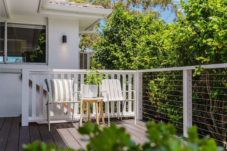 Light-Filled Coastal Living in Mollymook Beach - Mollymook Beach, Australia