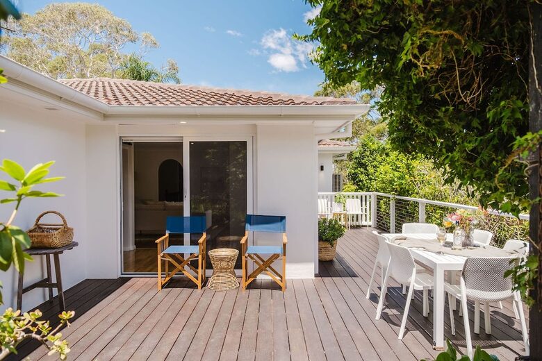 Light-Filled Coastal Living in Mollymook Beach - Mollymook Beach, Australia