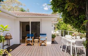 Light-Filled Coastal Living in Mollymook Beach - Mollymook Beach, Australia