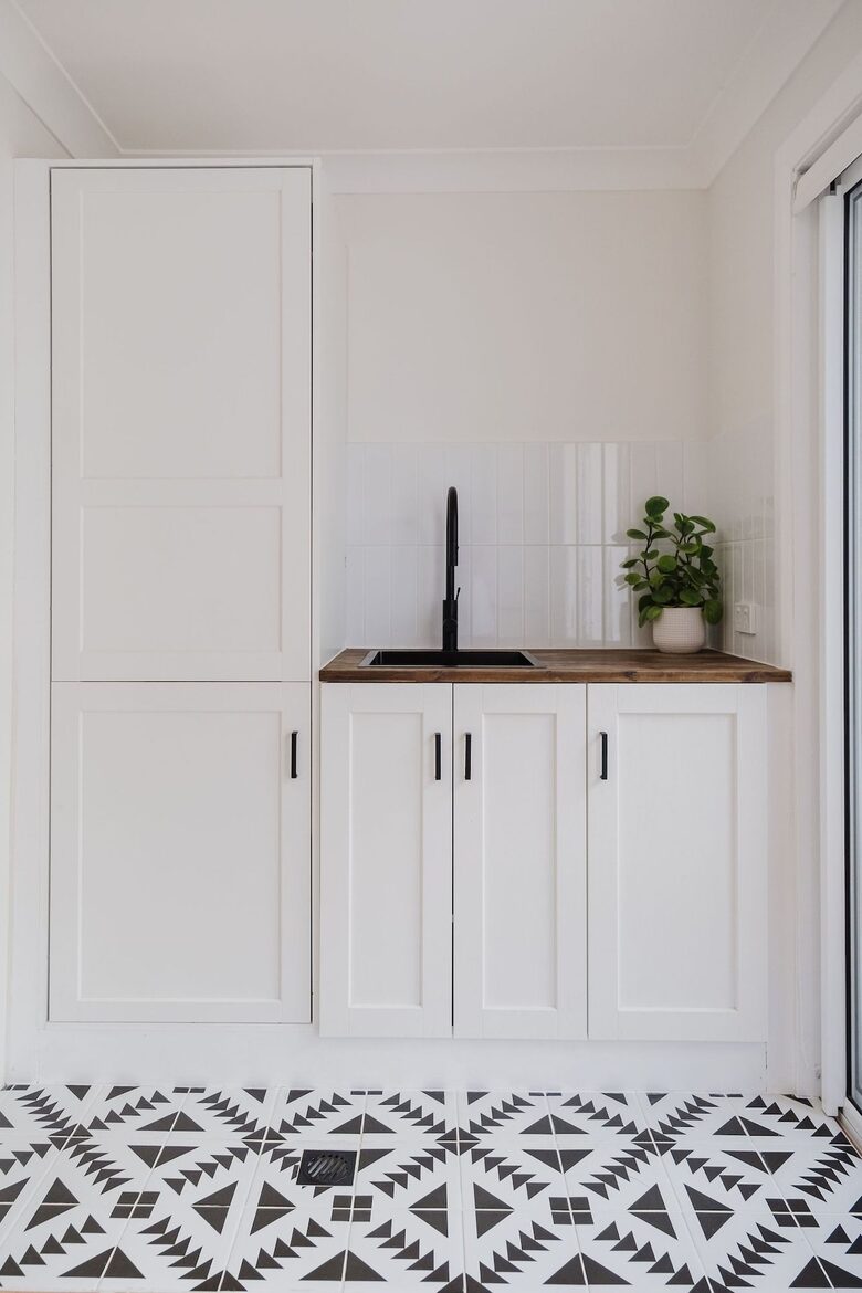 Light-Filled Coastal Living in Mollymook Beach - Mollymook Beach, Australia