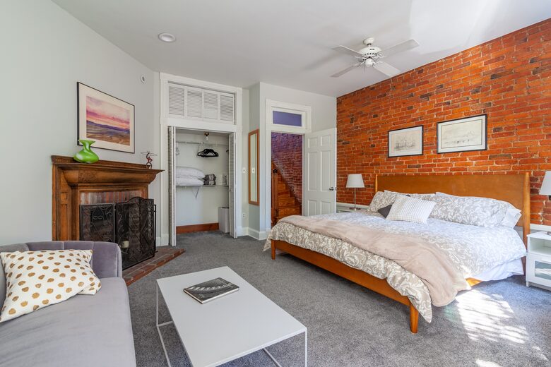 Historic DC Victorian Steps from Convention Center - Washington, Washington DC