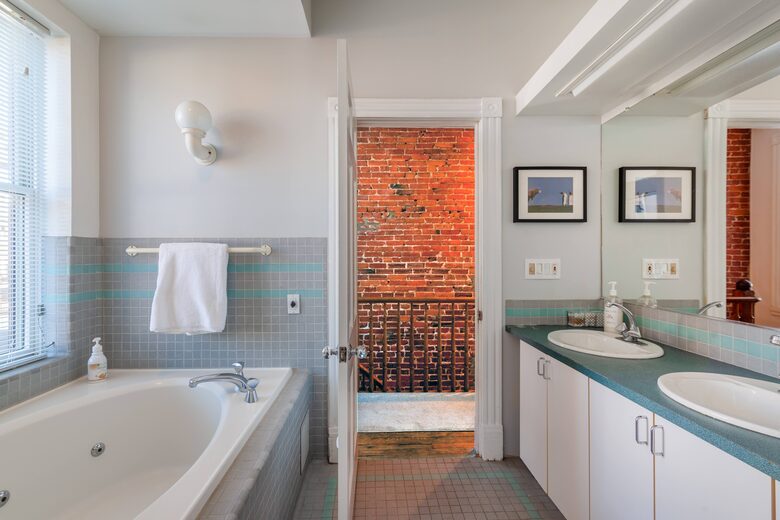 Historic DC Victorian Steps from Convention Center - Washington, Washington DC