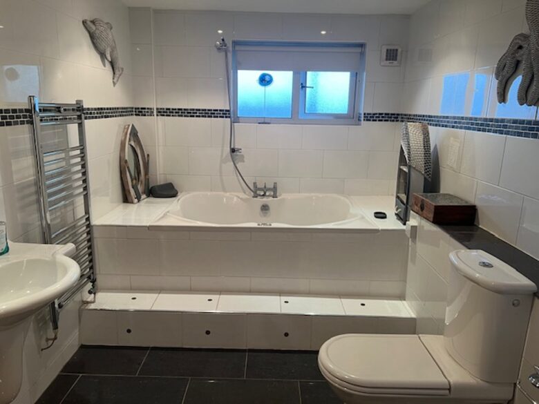 A Modern Sanctuary Above the Anglesey Coast - Llanddona, Isle of Anglesey, United Kingdom