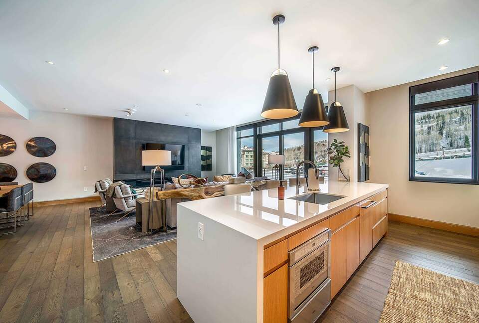 A Ski-In, Ski-Out Residence in Snowmass Base Village with Rooftop Pool - Snowmass Village, Colorado