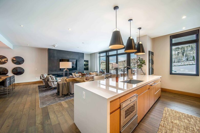 A Ski-In, Ski-Out Residence in Snowmass Base Village with Rooftop Pool - Snowmass Village, Colorado