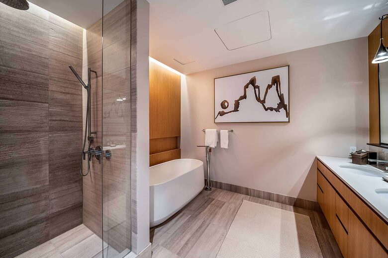 A Ski-In, Ski-Out Residence in Snowmass Base Village with Rooftop Pool - Snowmass Village, Colorado