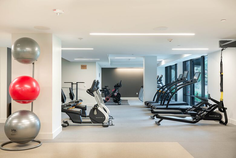 A Ski-In, Ski-Out Residence in Snowmass Base Village with Rooftop Pool - Snowmass Village, Colorado