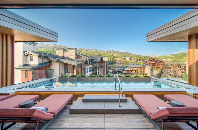 A Ski-In, Ski-Out Residence in Snowmass Base Village with Rooftop Pool - Snowmass Village, Colorado