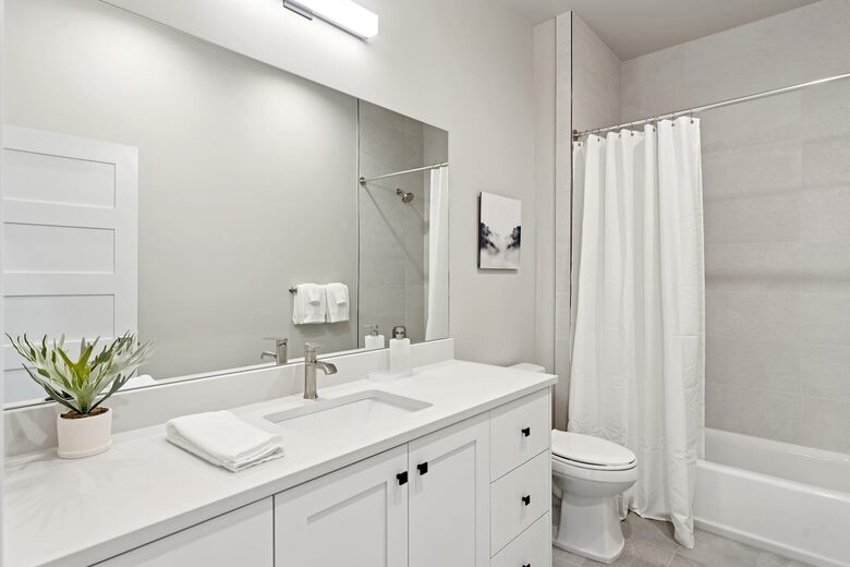 A Modern Mountain Retreat Near Deer Valley with Game Room & Hot Tub - Heber City, Utah