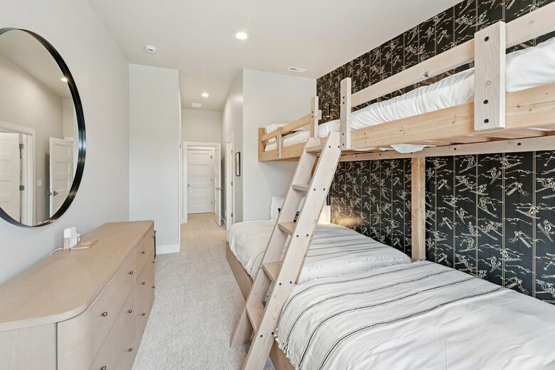 A Modern Mountain Retreat Near Deer Valley with Game Room & Hot Tub - Heber City, Utah