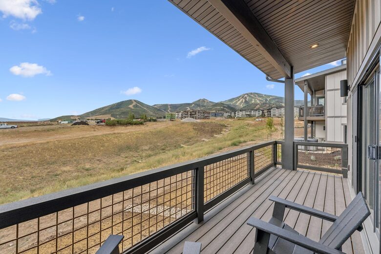 A Modern Mountain Retreat Near Deer Valley with Game Room & Hot Tub - Heber City, Utah