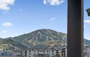A Modern Mountain Retreat Near Deer Valley with Game Room & Hot Tub - Heber City, Utah