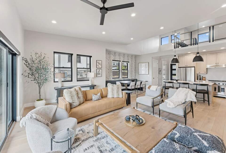 A Modern Mountain Retreat Near Deer Valley with Game Room & Hot Tub - Heber City, Utah