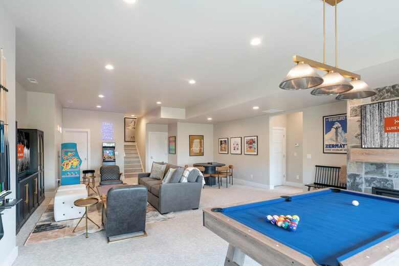 A Modern Mountain Retreat Near Deer Valley with Game Room & Hot Tub - Heber City, Utah