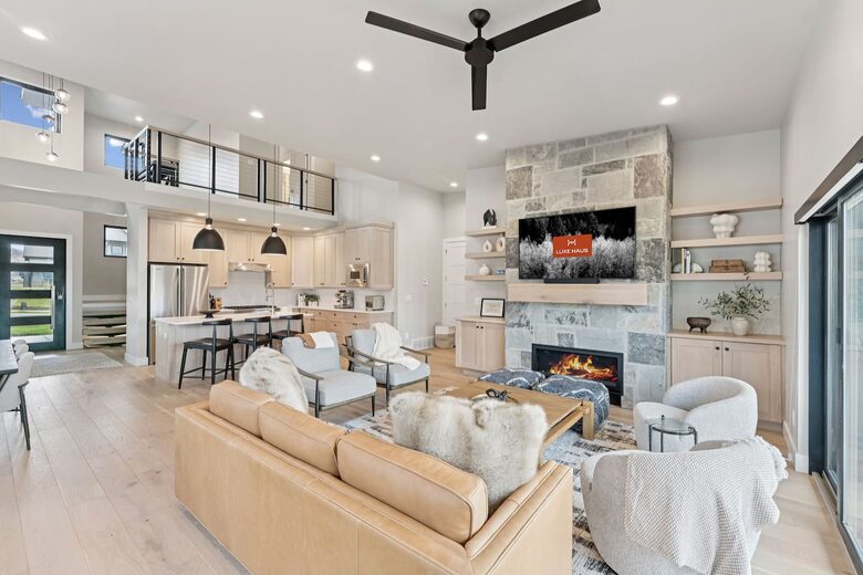 A Modern Mountain Retreat Near Deer Valley with Game Room & Hot Tub - Heber City, Utah