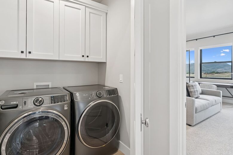 A Modern Mountain Retreat Near Deer Valley with Game Room & Hot Tub - Heber City, Utah