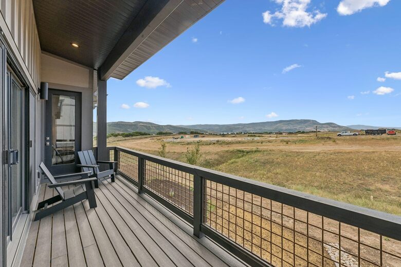 A Modern Mountain Retreat Near Deer Valley with Game Room & Hot Tub - Heber City, Utah