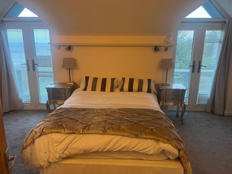 A Modern Sanctuary Above the Anglesey Coast - Llanddona, Isle of Anglesey, United Kingdom