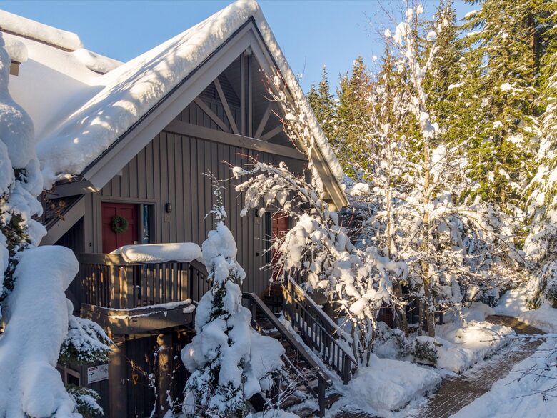 Ski-In/Ski-Out Alpine Retreat in Whistler - Whistler, Canada
