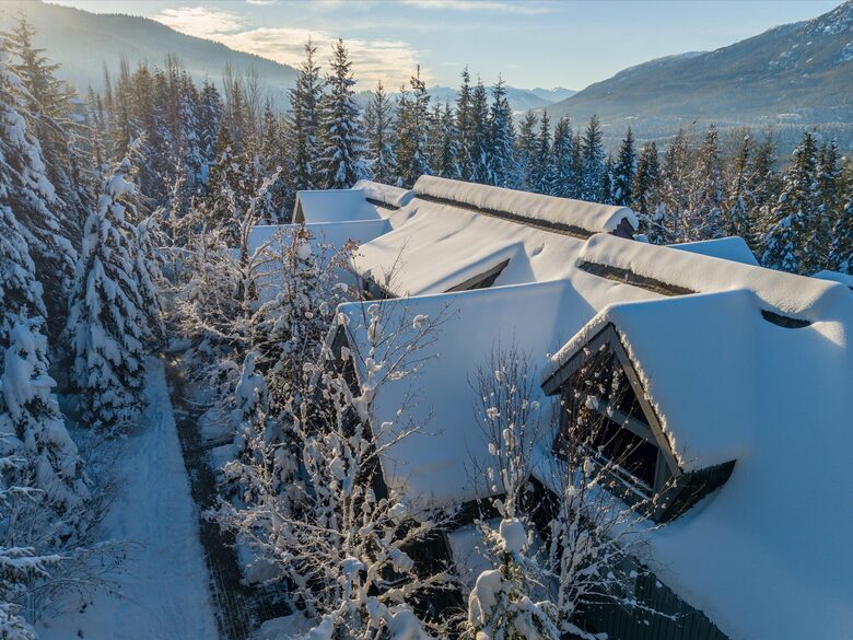 Ski-In/Ski-Out Alpine Retreat in Whistler - Whistler, Canada