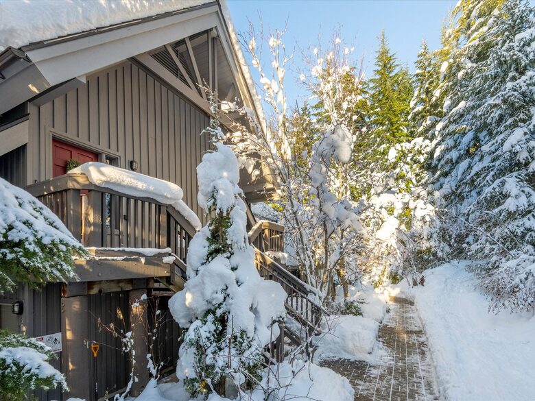 Ski-In/Ski-Out Alpine Retreat in Whistler - Whistler, Canada