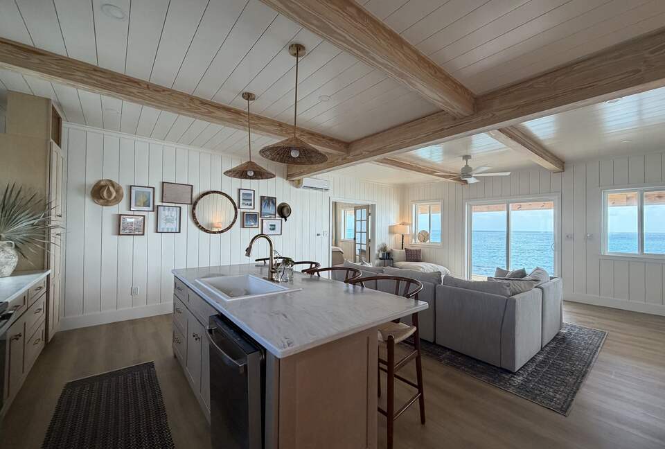 Design-Forward Oceanfront Hideaway in Eleuthera - Rainbow, Bahamas