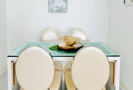 A Modern Oceanview Apartment in Cairns with Rooftop Pool & Spa - Cairns City, Australia