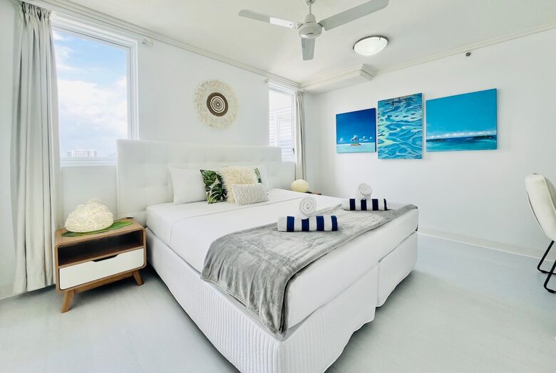 A Modern Oceanview Apartment in Cairns with Rooftop Pool & Spa - Cairns City, Australia