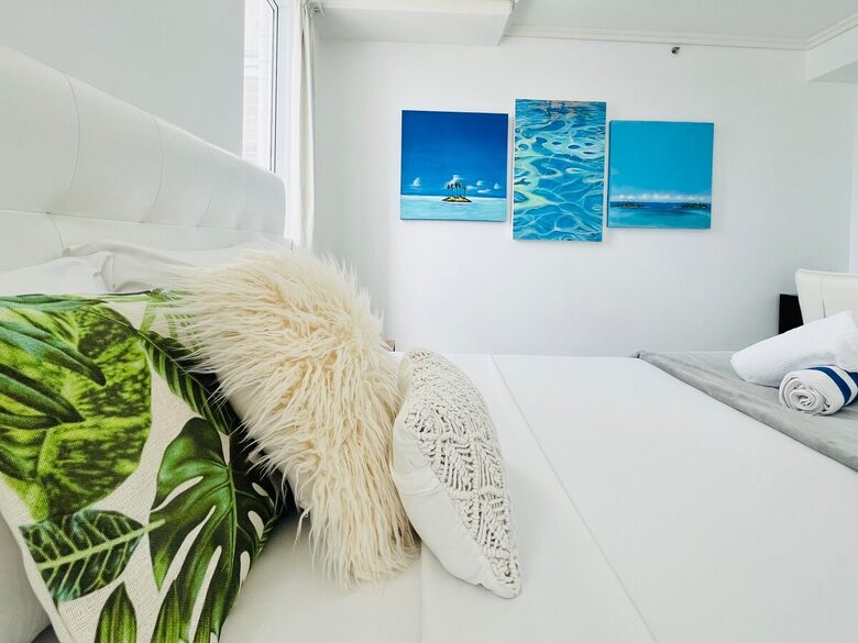 A Modern Oceanview Apartment in Cairns with Rooftop Pool & Spa - Cairns City, Australia