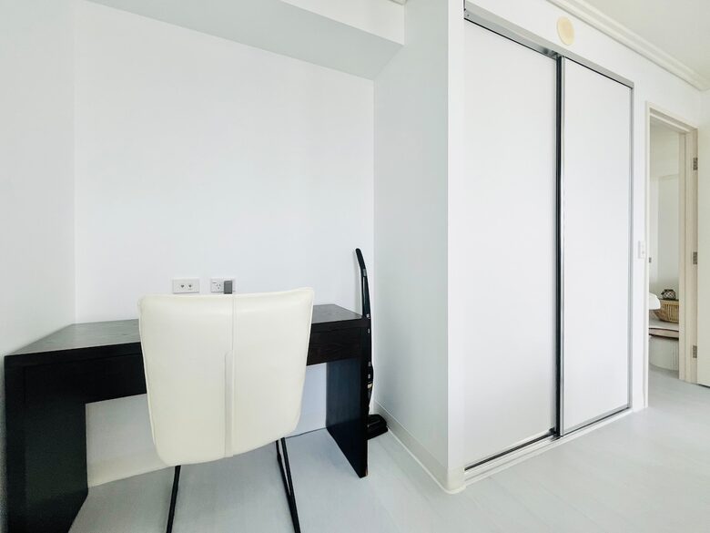 A Modern Oceanview Apartment in Cairns with Rooftop Pool & Spa - Cairns City, Australia