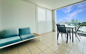 A Modern Oceanview Apartment in Cairns with Rooftop Pool & Spa - Cairns City, Australia