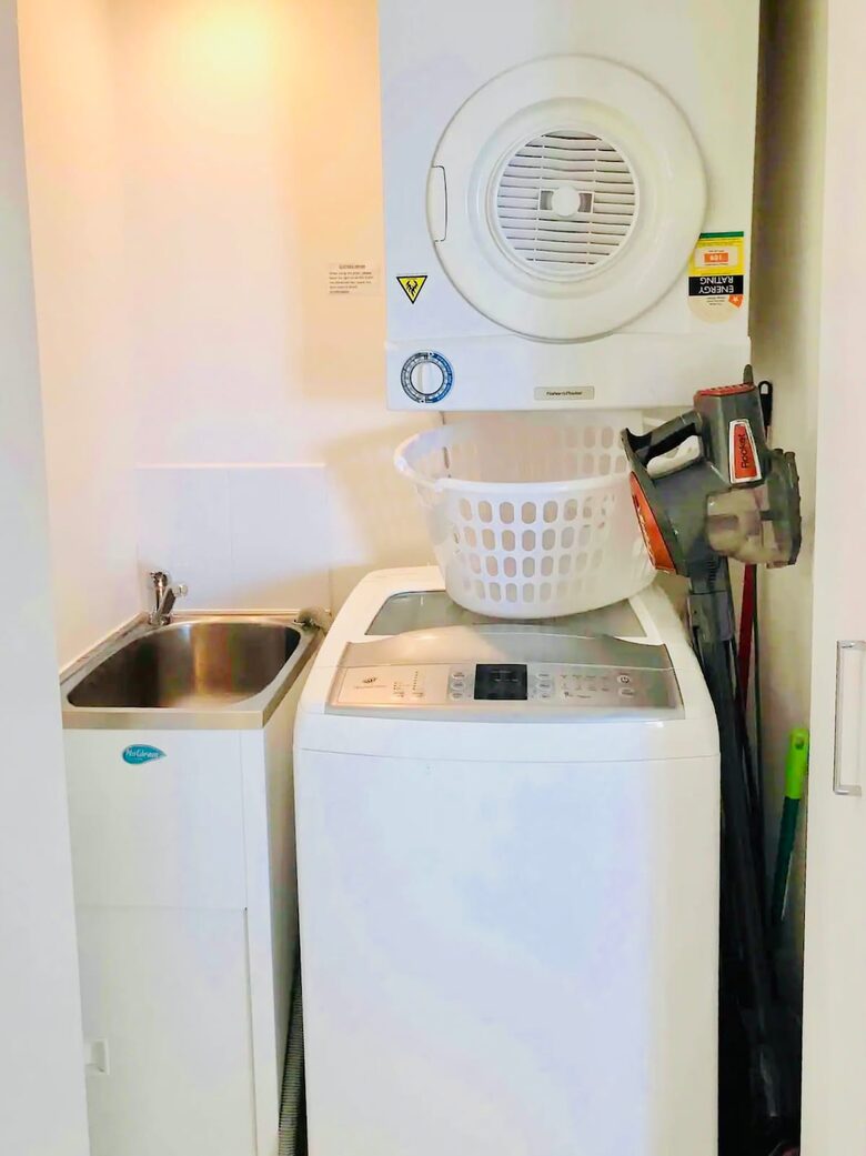 A Modern Oceanview Apartment in Cairns with Rooftop Pool & Spa - Cairns City, Australia