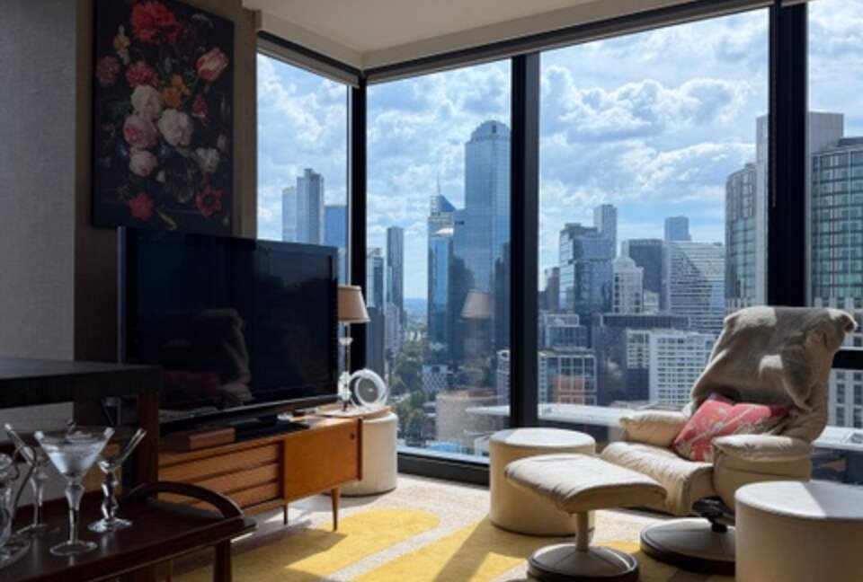 Design-Led Corner Outlook Above the Yarra in Central Melbourne - Melbourne, Australia