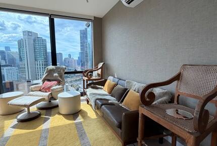 Design-Led Corner Outlook Above the Yarra in Central Melbourne - Melbourne, Australia