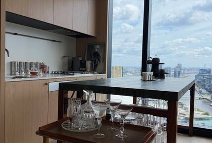 Design-Led Corner Outlook Above the Yarra in Central Melbourne - Melbourne, Australia
