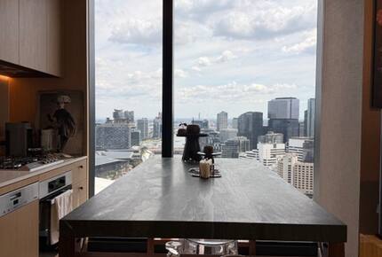 Design-Led Corner Outlook Above the Yarra in Central Melbourne - Melbourne, Australia