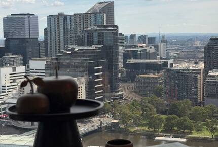 Design-Led Corner Outlook Above the Yarra in Central Melbourne - Melbourne, Australia