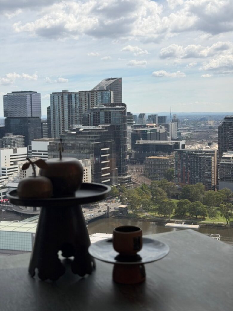 Design-Led Corner Outlook Above the Yarra in Central Melbourne - Melbourne, Australia